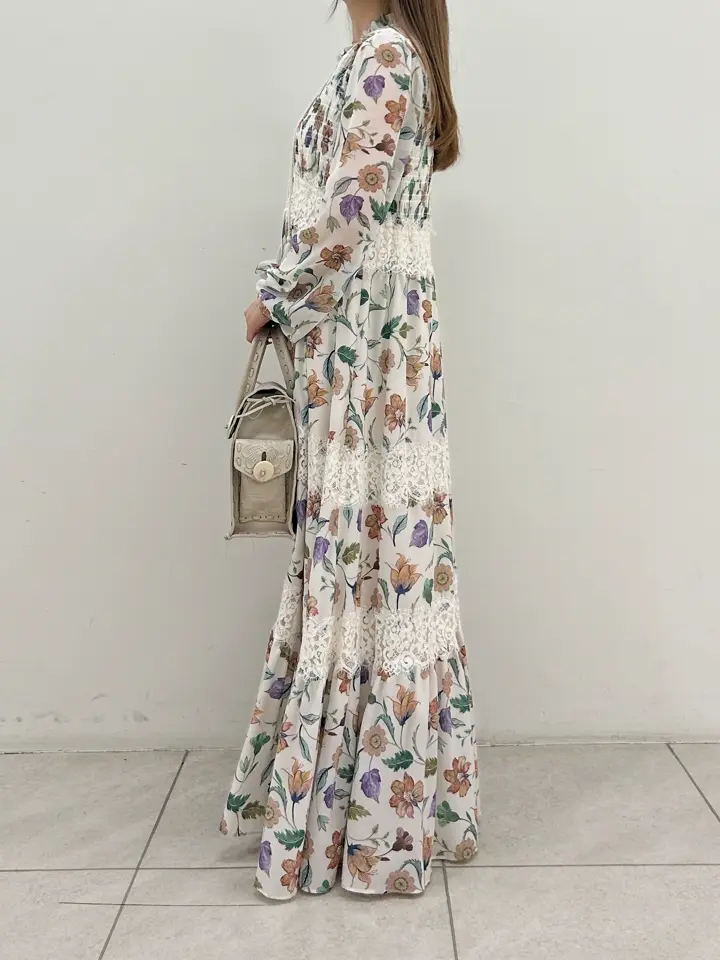 GRACE CONTINENTAL Miu Akamatsu コーディネート画像