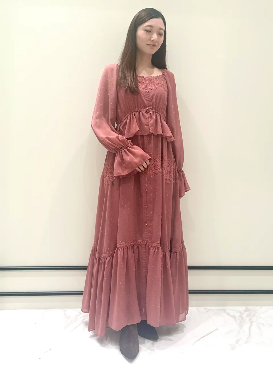  若園　ひかり コーディネート画像