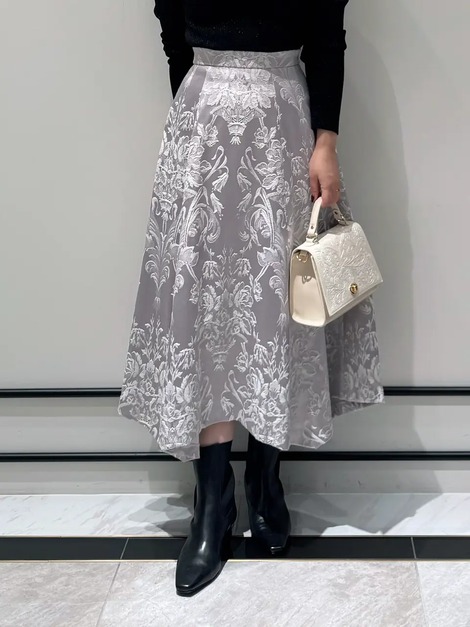 GRACE CONTINENTAL MOMOKO コーディネート画像