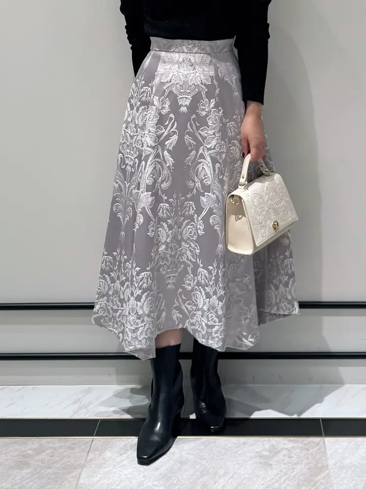 GRACE CONTINENTAL MOMOKO コーディネート画像