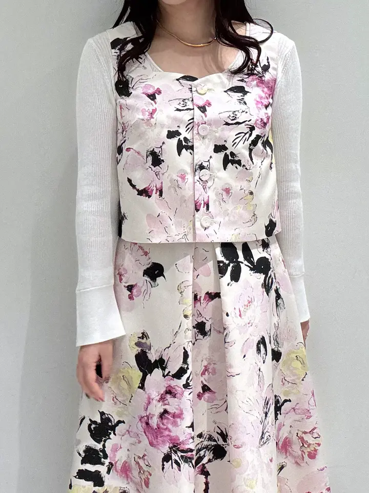 GRACE CONTINENTAL MOMOKO コーディネート画像