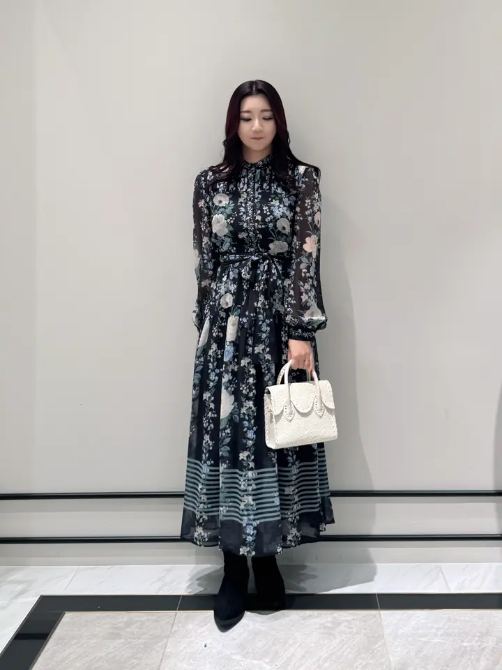 GRACE CONTINENTAL MOMOKO コーディネート画像