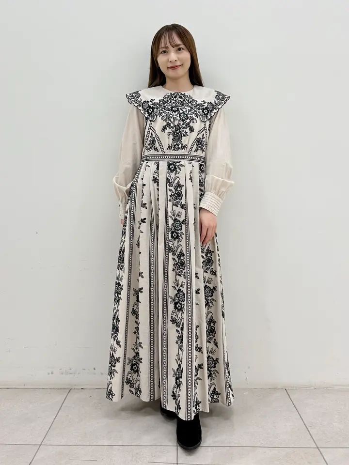 GRACE CONTINENTAL Miu Akamatsu コーディネート画像