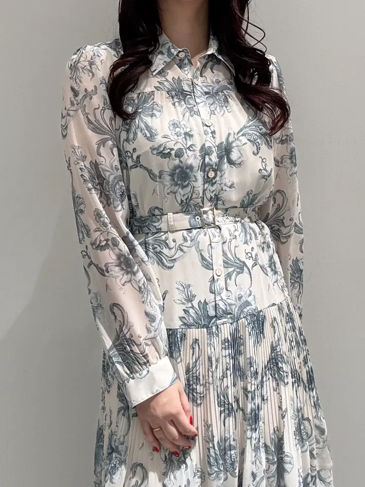 GRACE CONTINENTAL MOMOKO コーディネート画像