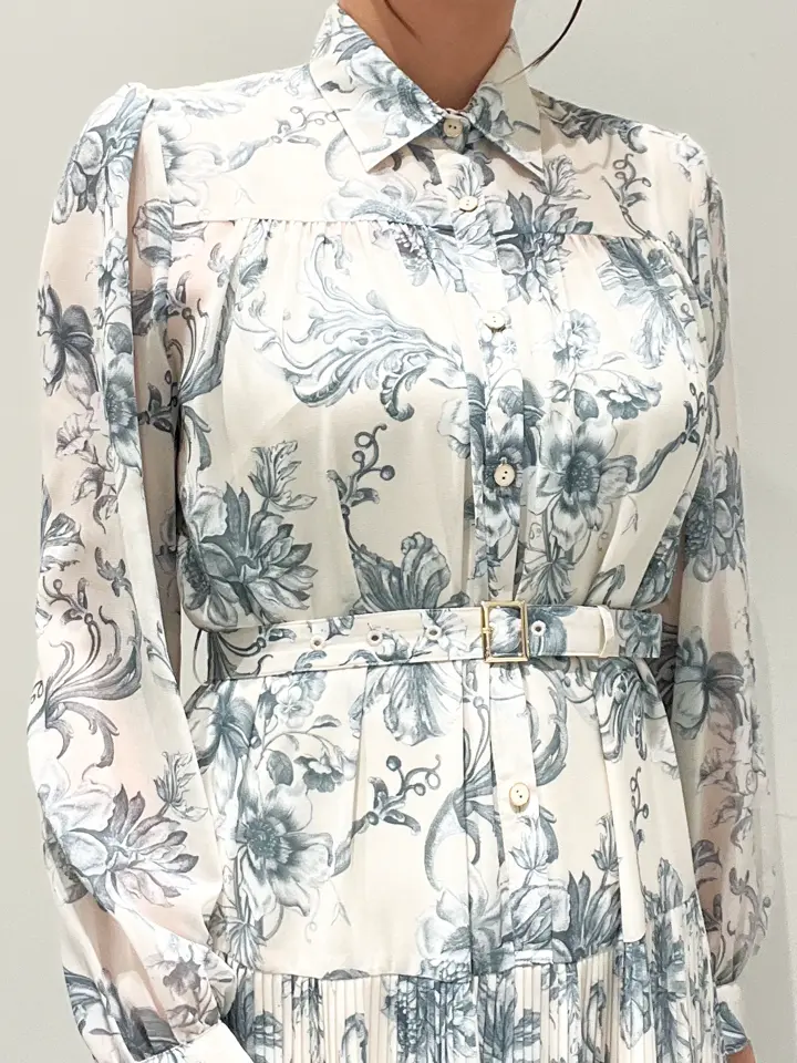 GRACE CONTINENTAL CHISAKO.S コーディネート画像