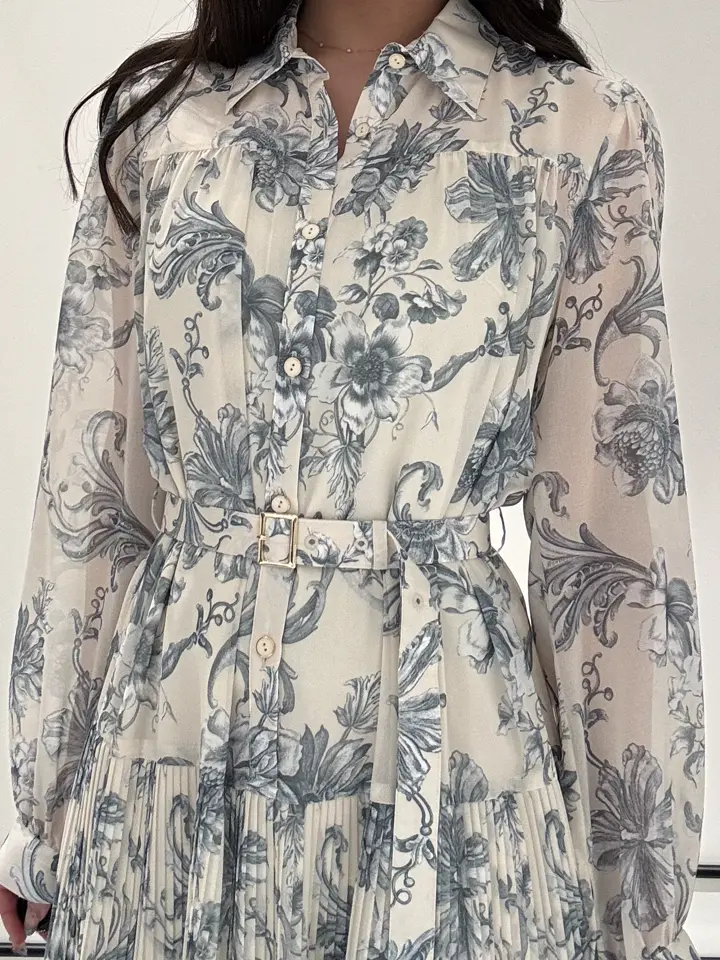 GRACE CONTINENTAL Kikuchi コーディネート画像