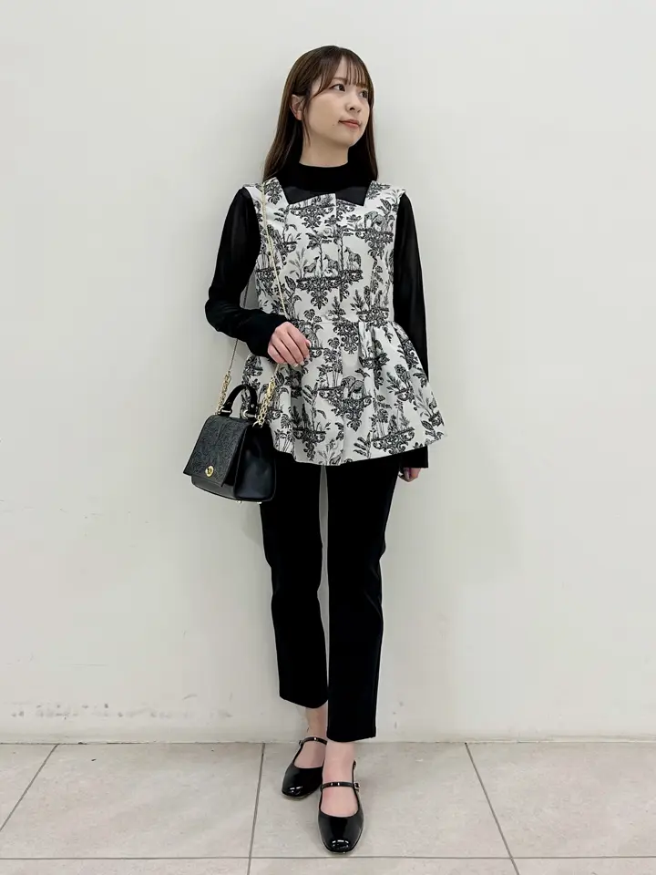 GRACE CONTINENTAL Miu Akamatsu コーディネート画像