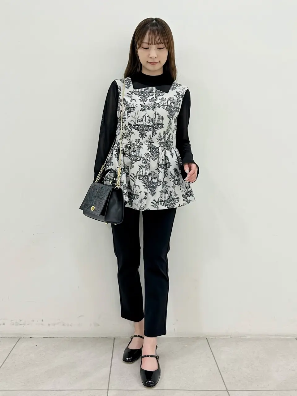 GRACE CONTINENTAL Miu Akamatsu コーディネート画像