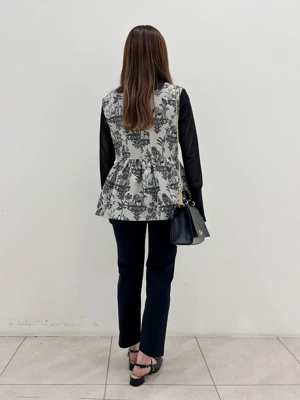 GRACE CONTINENTAL Miu Akamatsu コーディネート画像