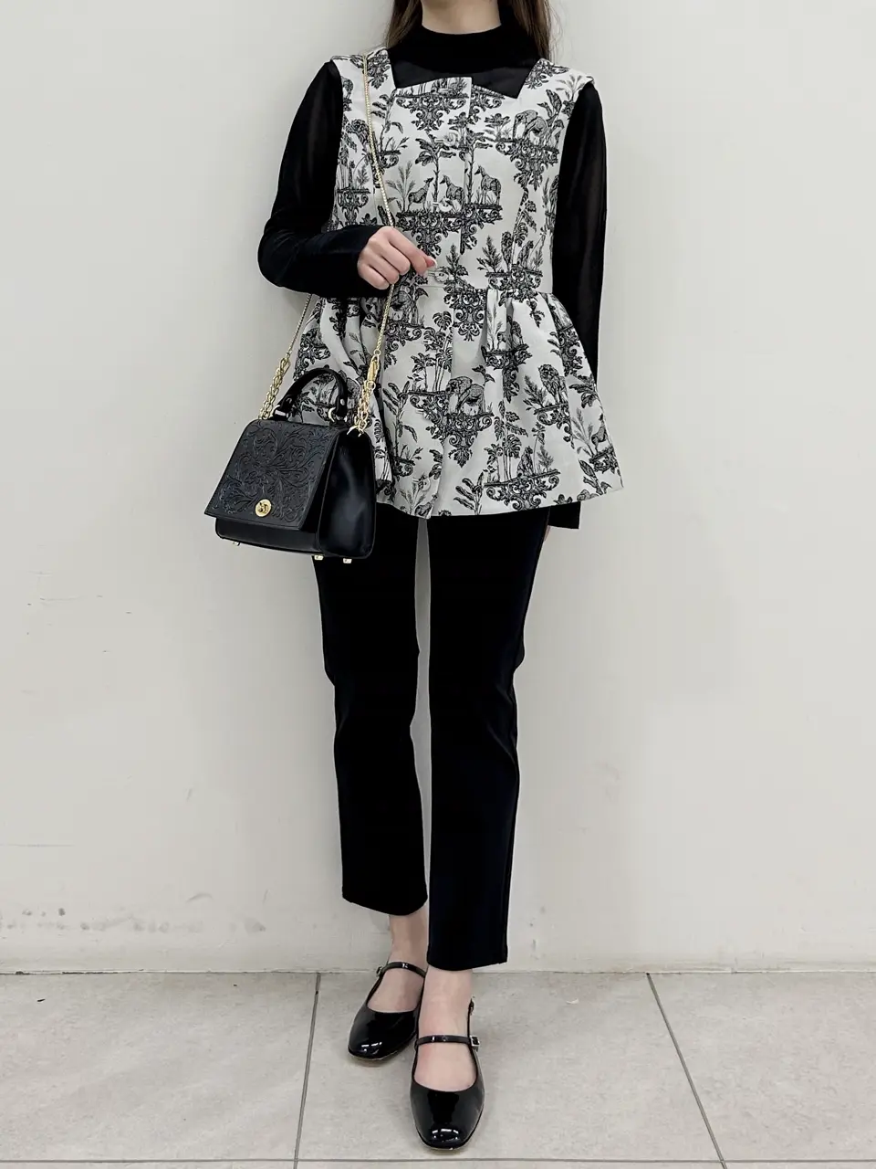 GRACE CONTINENTAL Miu Akamatsu コーディネート画像