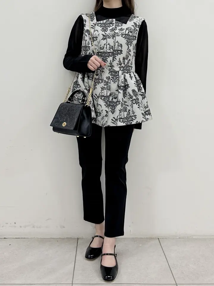 GRACE CONTINENTAL Miu Akamatsu コーディネート画像