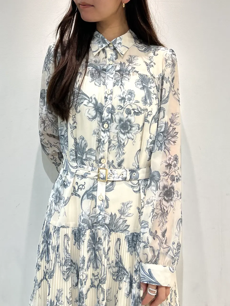 GRACE CONTINENTAL ERINA KATO コーディネート画像