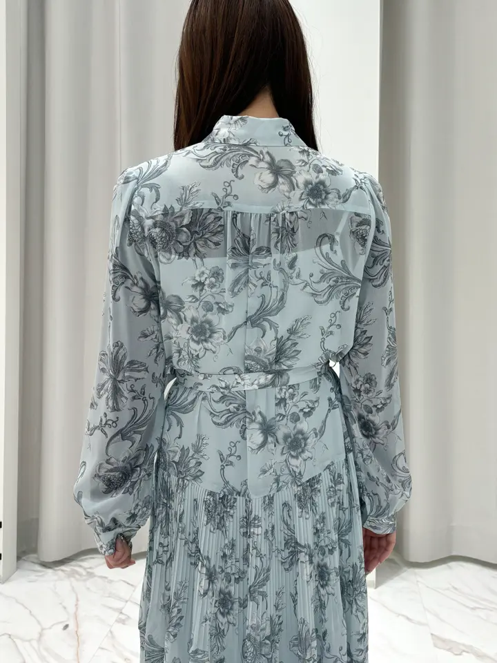 GRACE CONTINENTAL 山﨑 茉以 コーディネート画像