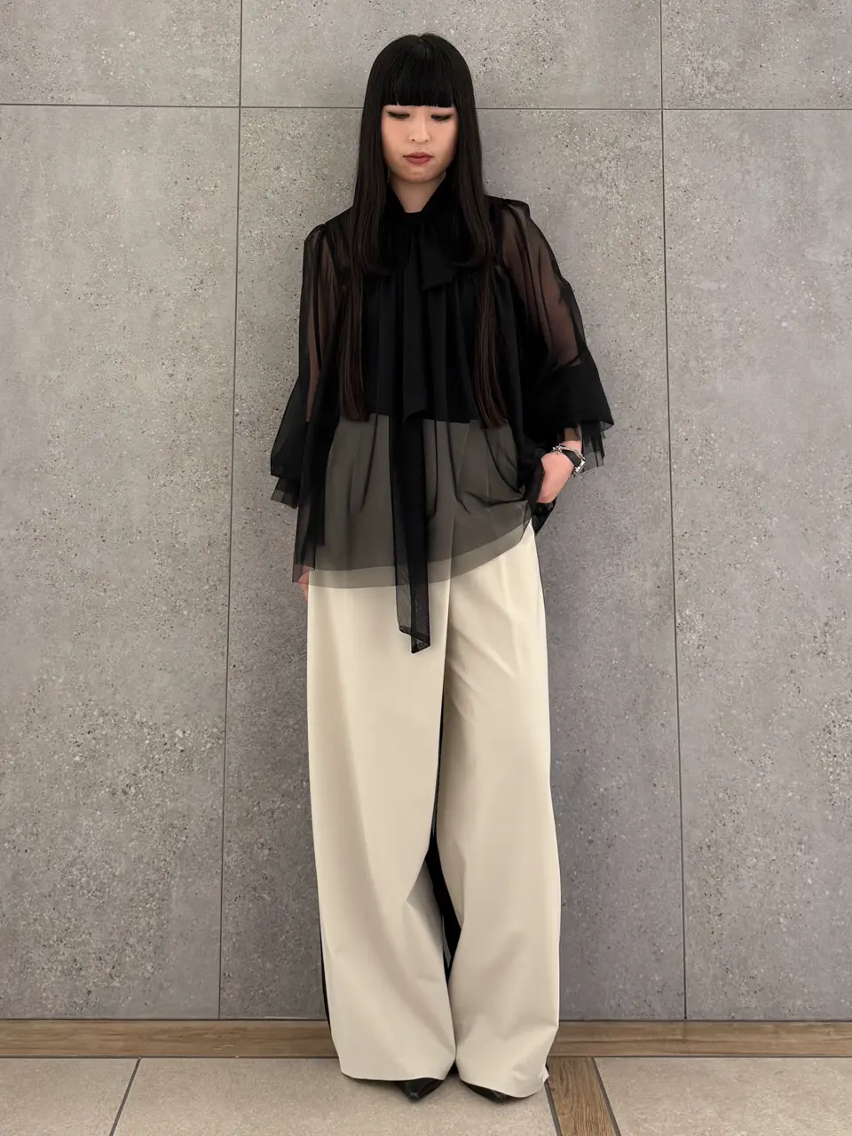  anri コーディネート画像