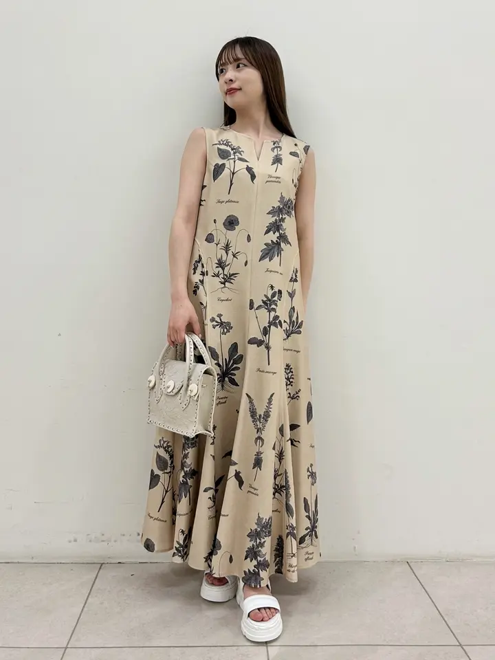 GRACE CONTINENTAL Miu Akamatsu コーディネート画像