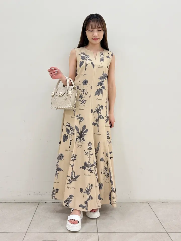 GRACE CONTINENTAL Miu Akamatsu コーディネート画像