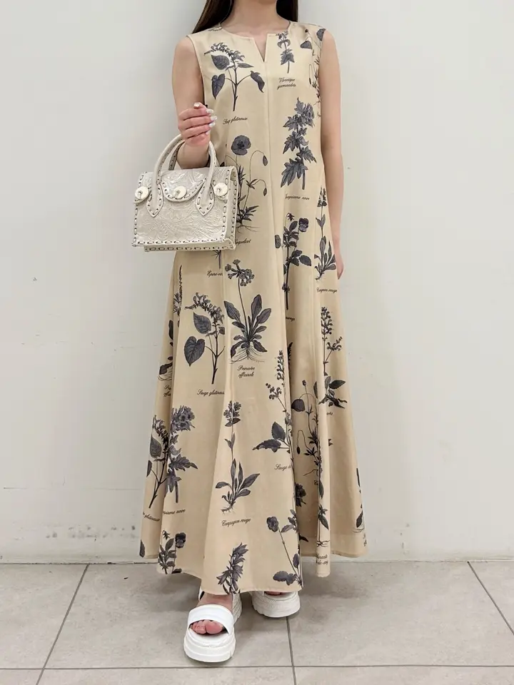 GRACE CONTINENTAL Miu Akamatsu コーディネート画像