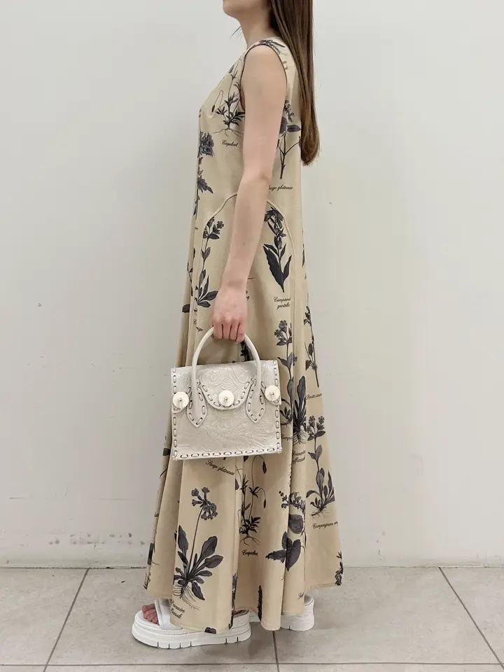 GRACE CONTINENTAL Miu Akamatsu コーディネート画像