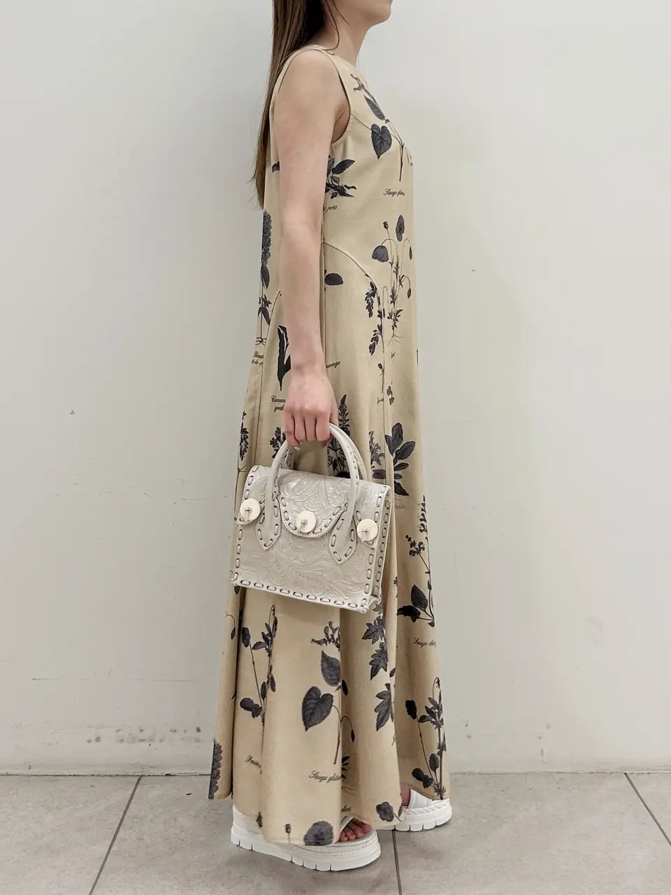 GRACE CONTINENTAL Miu Akamatsu コーディネート画像