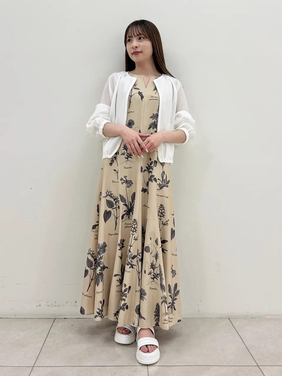 GRACE CONTINENTAL Miu Akamatsu コーディネート画像