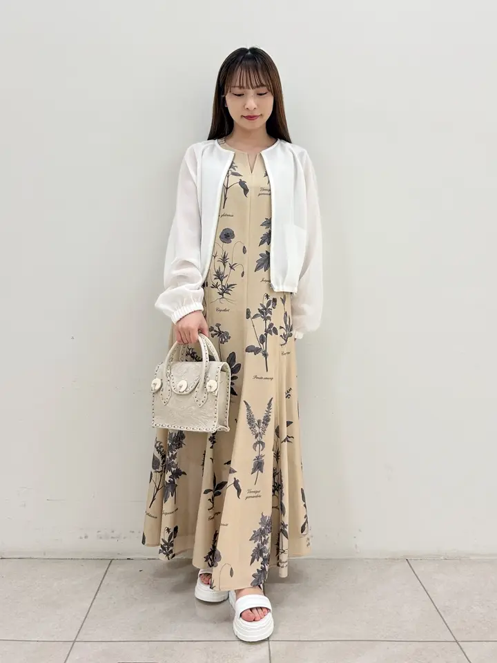 GRACE CONTINENTAL Miu Akamatsu コーディネート画像