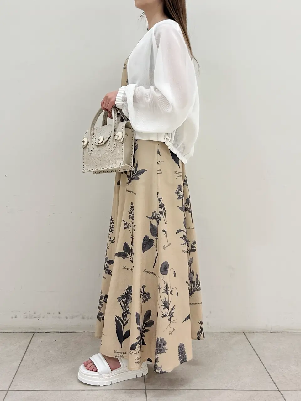 GRACE CONTINENTAL Miu Akamatsu コーディネート画像