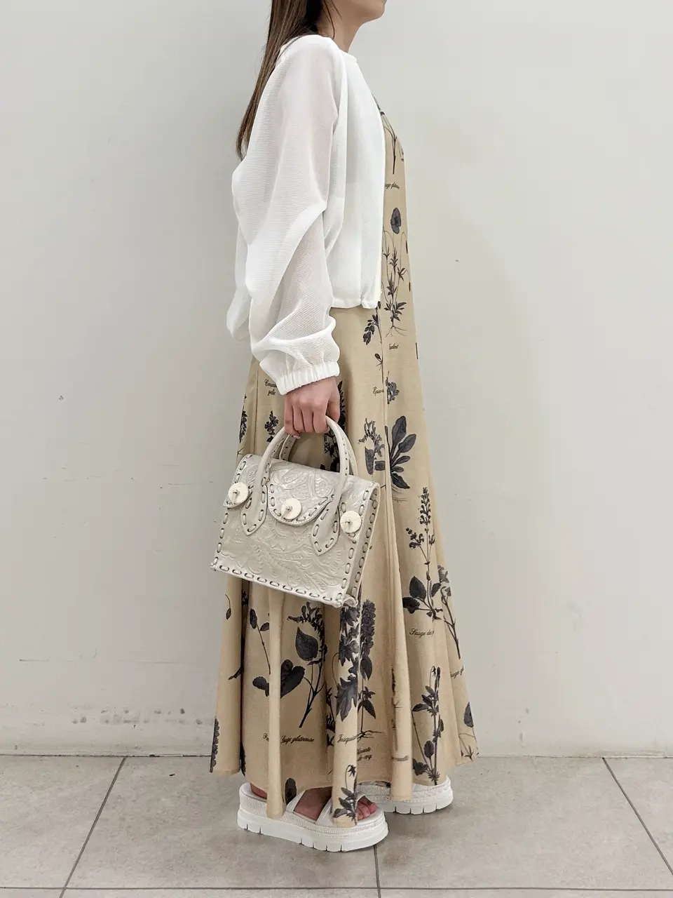 GRACE CONTINENTAL Miu Akamatsu コーディネート画像