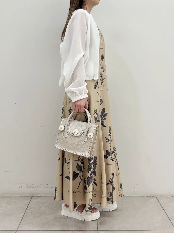 GRACE CONTINENTAL Miu Akamatsu コーディネート画像