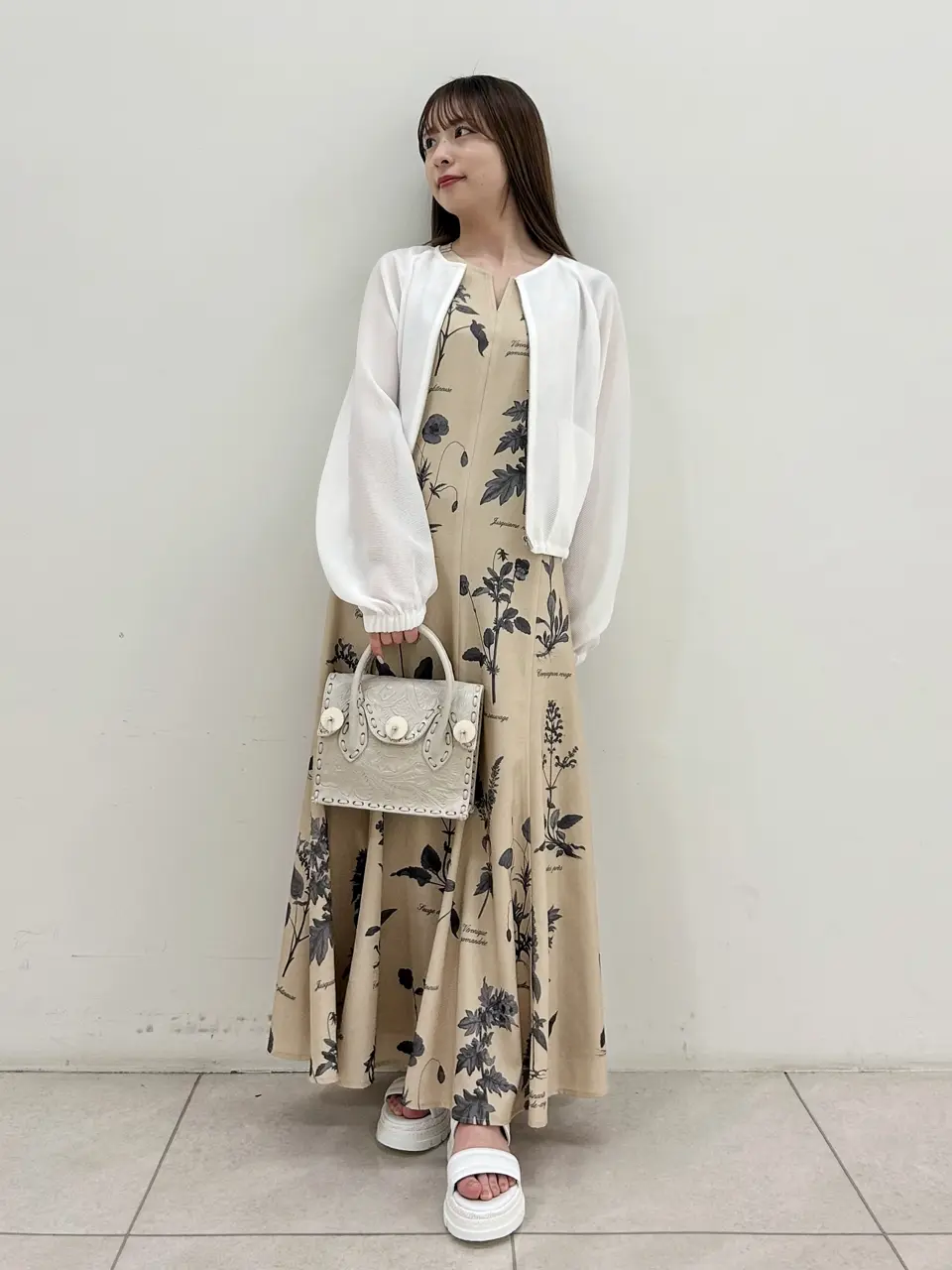 GRACE CONTINENTAL Miu Akamatsu コーディネート画像