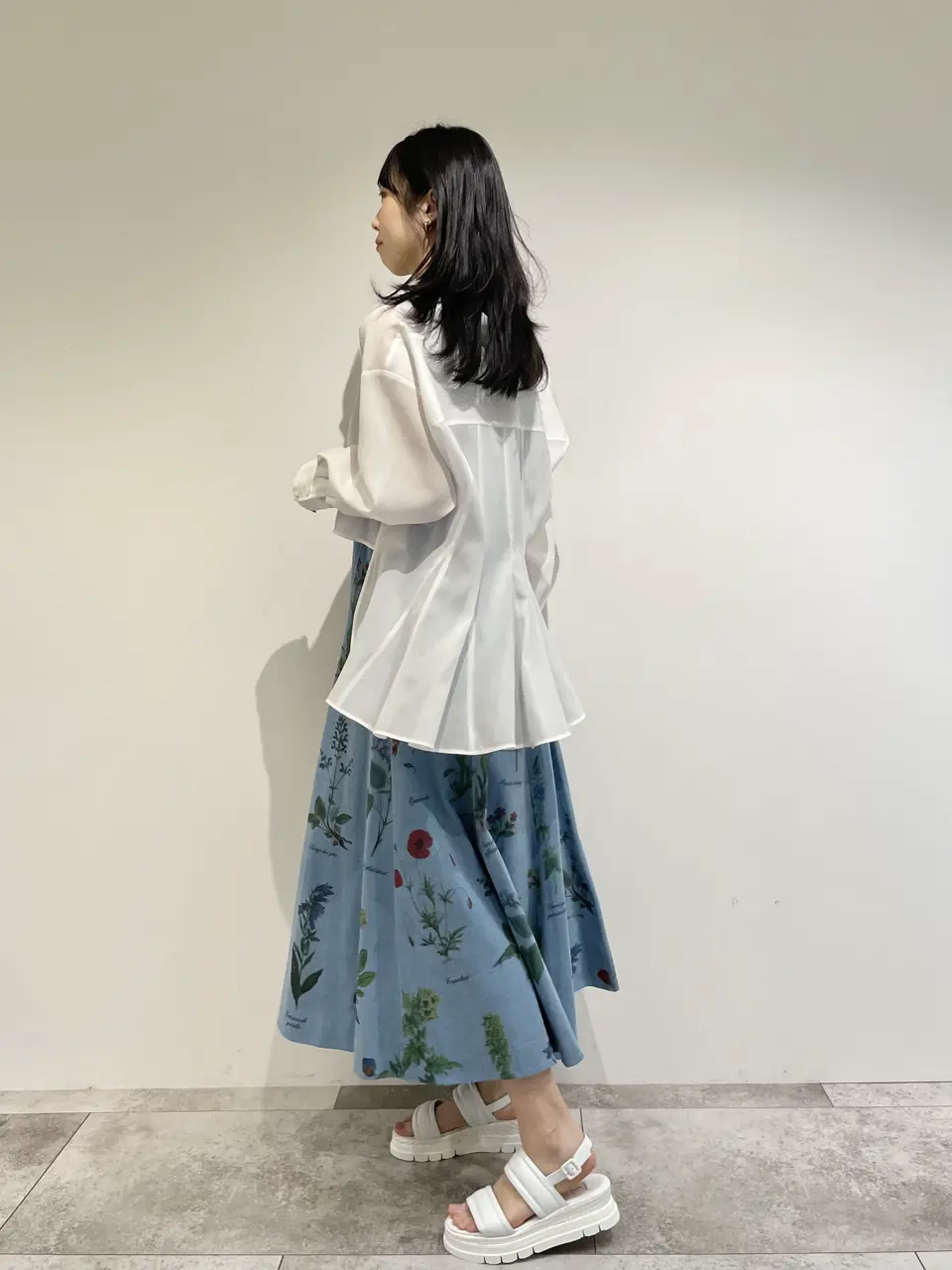 GRACE CONTINENTAL 端場 わかな コーディネート画像