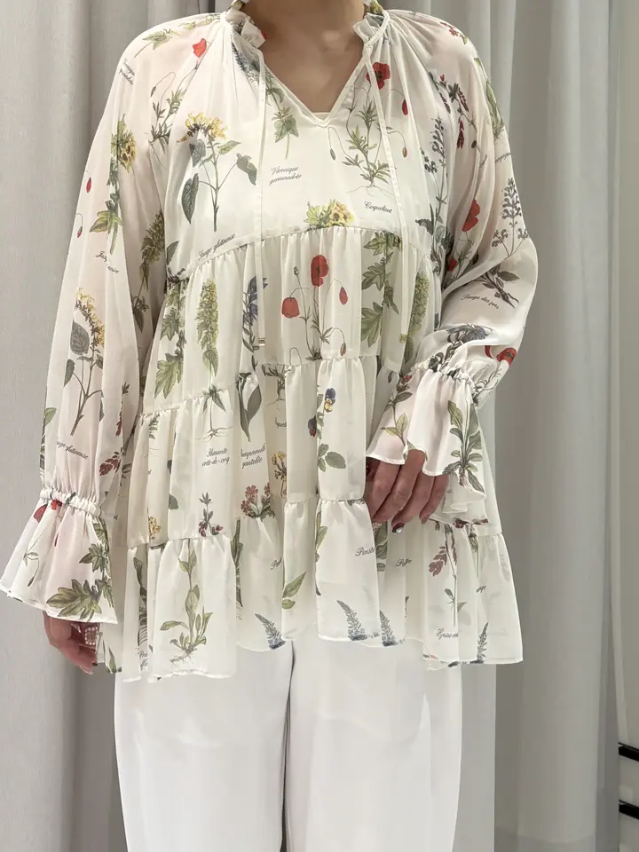 GRACE CONTINENTAL 泉　敦子 コーディネート画像