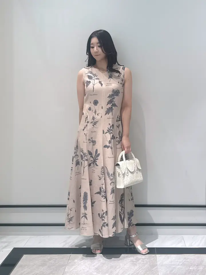 GRACE CONTINENTAL MOMOKO コーディネート画像