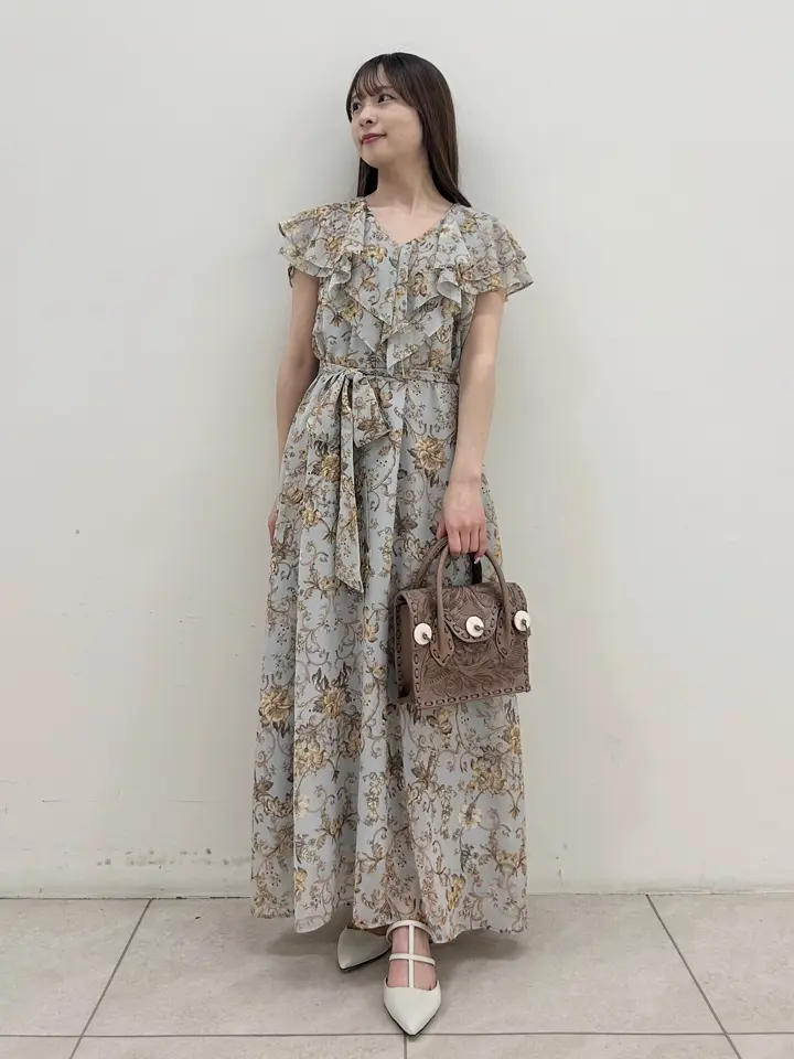 GRACE CONTINENTAL Miu Akamatsu コーディネート画像