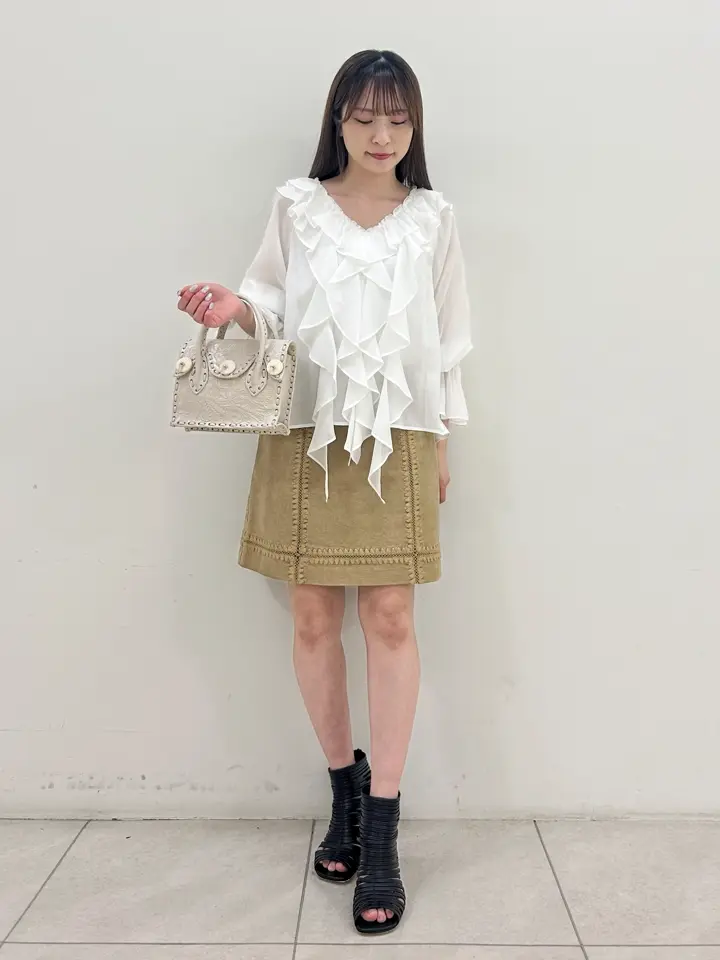 GRACE CONTINENTAL Miu Akamatsu コーディネート画像