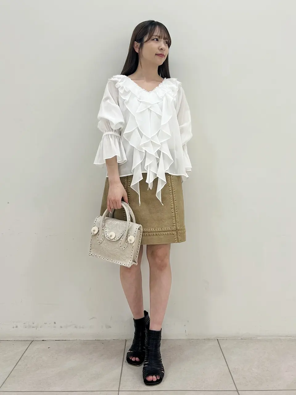 GRACE CONTINENTAL Miu Akamatsu コーディネート画像