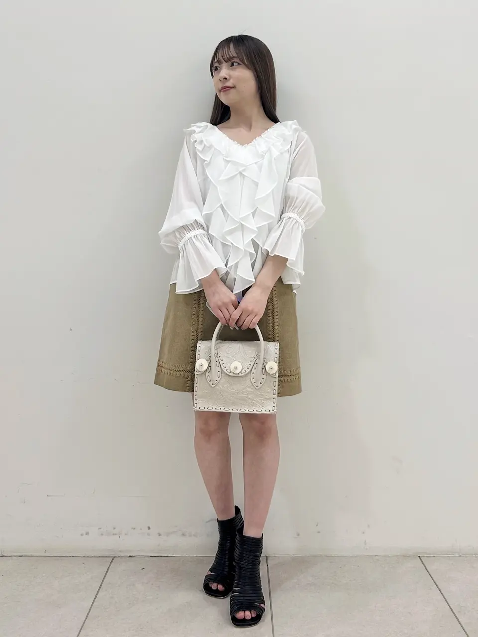 GRACE CONTINENTAL Miu Akamatsu コーディネート画像