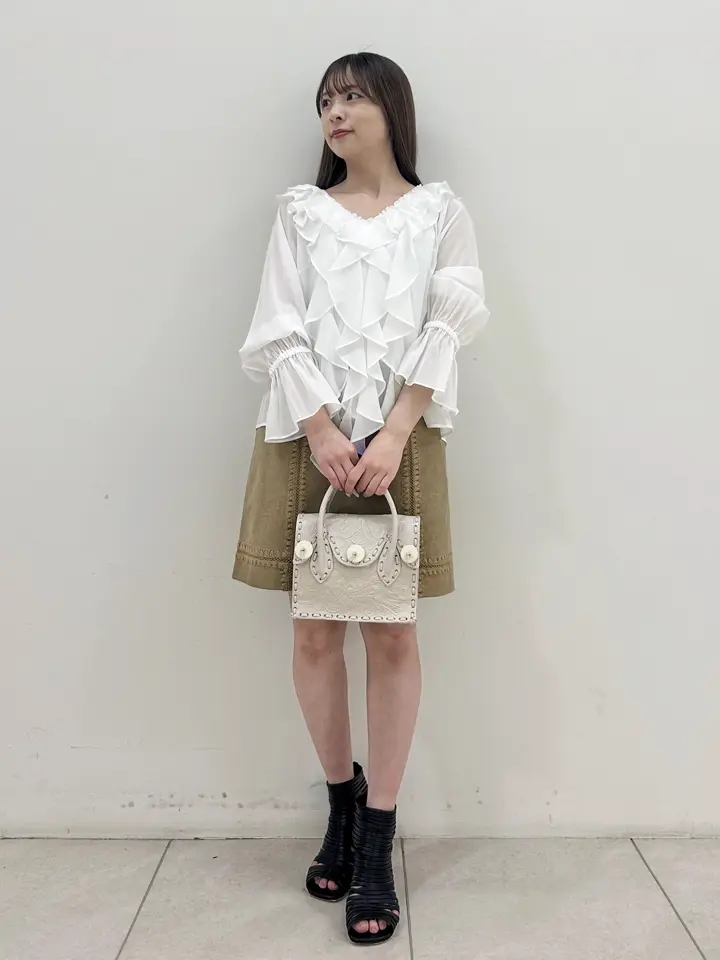 GRACE CONTINENTAL Miu Akamatsu コーディネート画像