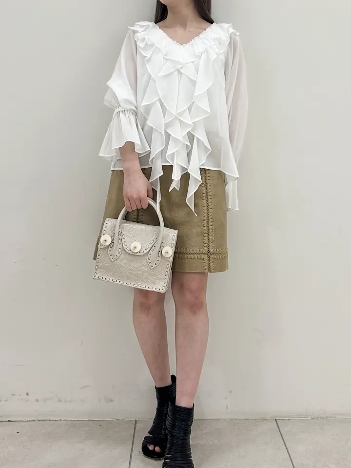 GRACE CONTINENTAL Miu Akamatsu コーディネート画像