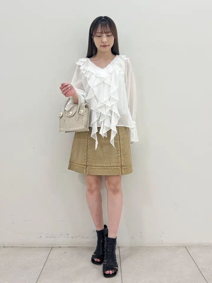 GRACE CONTINENTAL Miu Akamatsu コーディネート画像