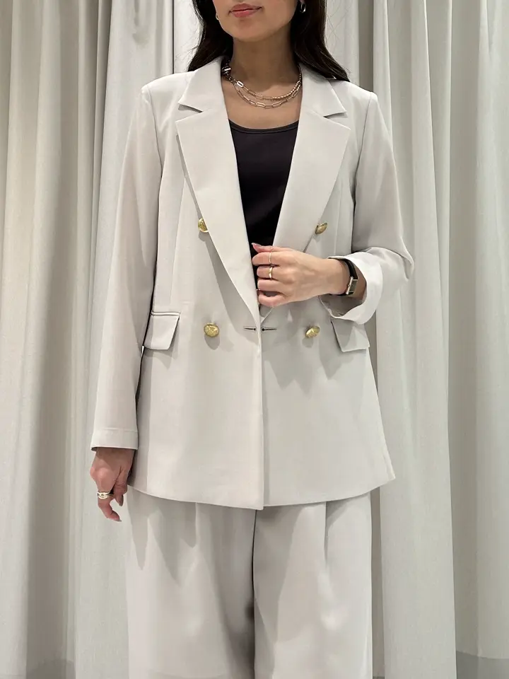 GRACE CONTINENTAL 志田　悠 コーディネート画像