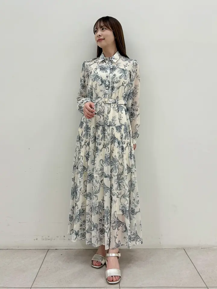 GRACE CONTINENTAL Miu Akamatsu コーディネート画像