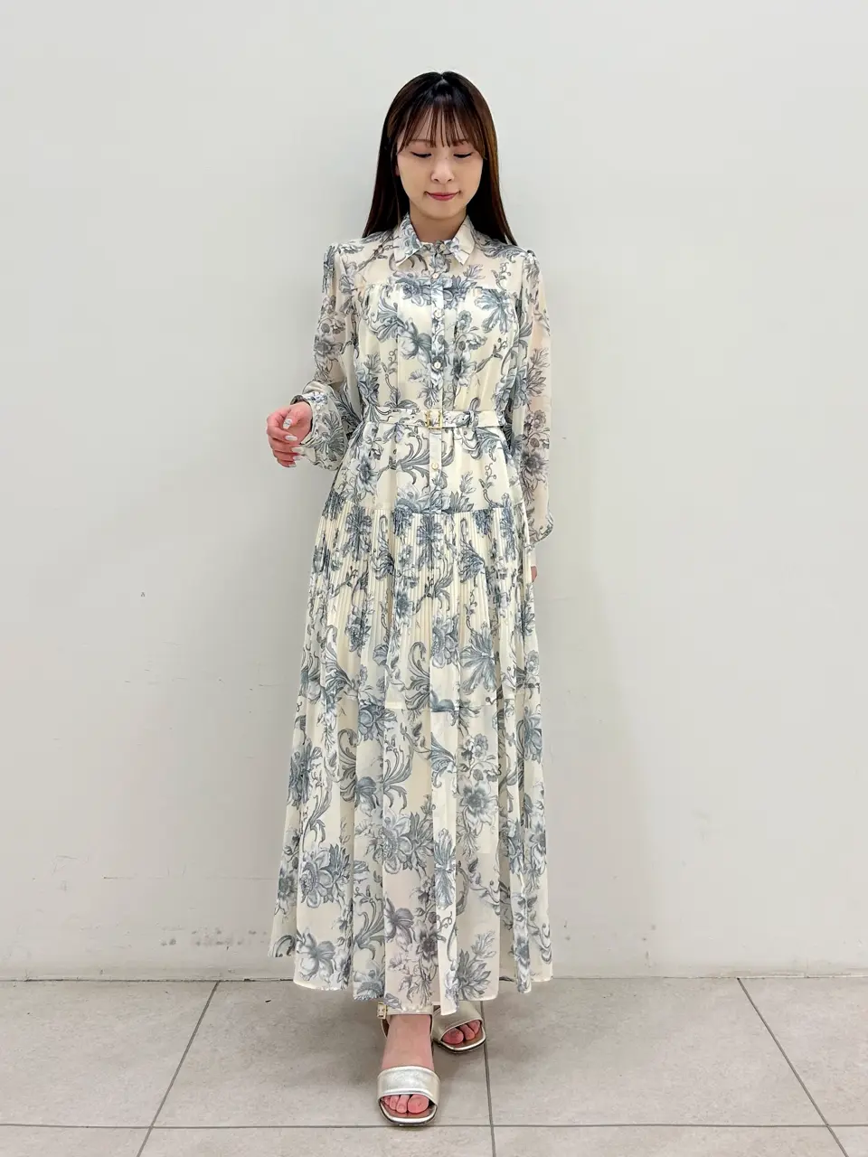 GRACE CONTINENTAL Miu Akamatsu コーディネート画像