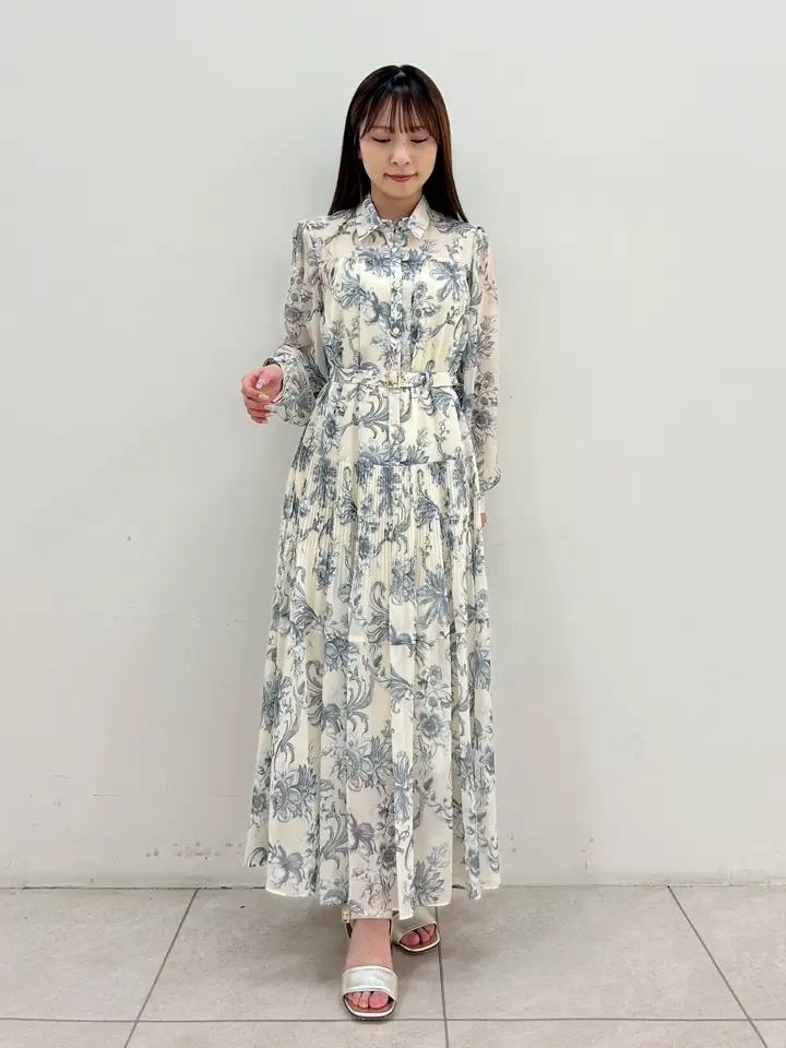 GRACE CONTINENTAL Miu Akamatsu コーディネート画像