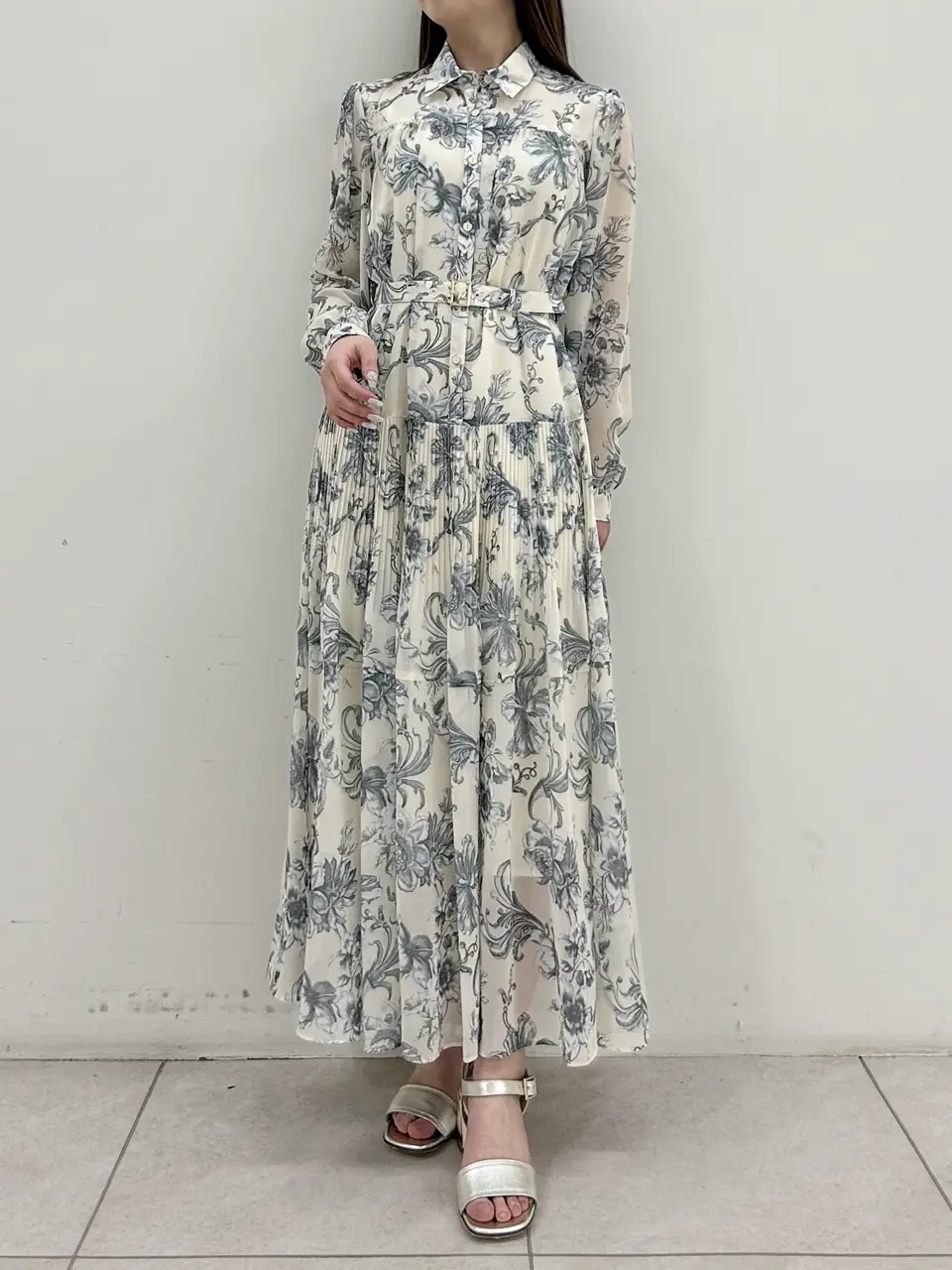 GRACE CONTINENTAL Miu Akamatsu コーディネート画像