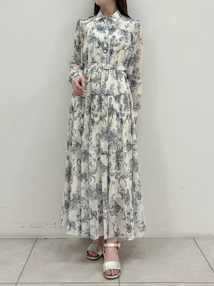 GRACE CONTINENTAL Miu Akamatsu コーディネート画像