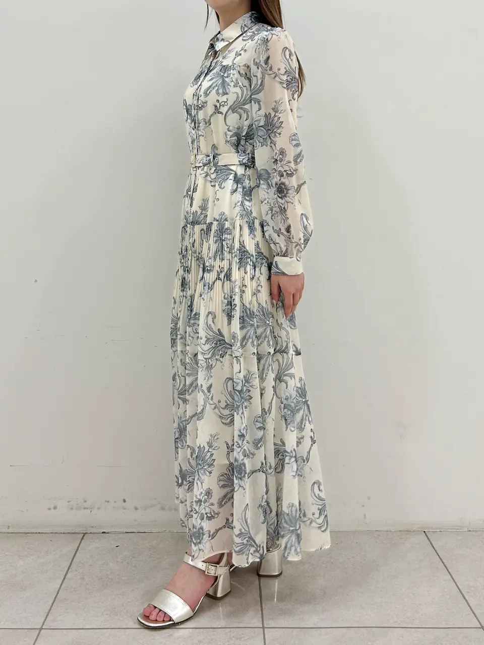 GRACE CONTINENTAL Miu Akamatsu コーディネート画像