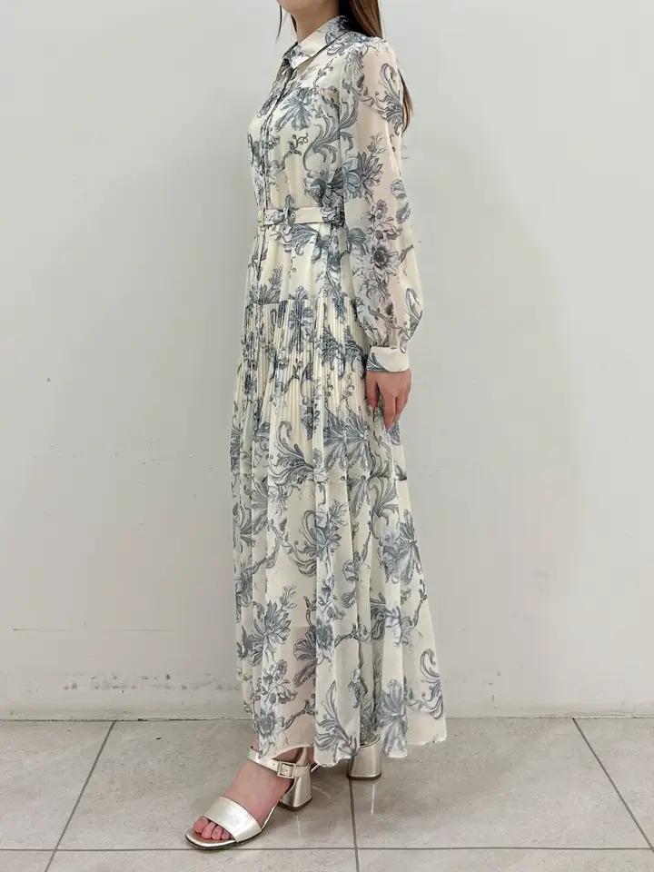 GRACE CONTINENTAL Miu Akamatsu コーディネート画像