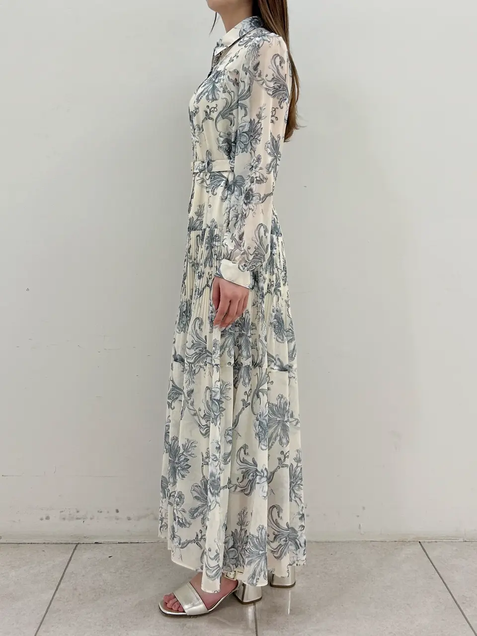 GRACE CONTINENTAL Miu Akamatsu コーディネート画像