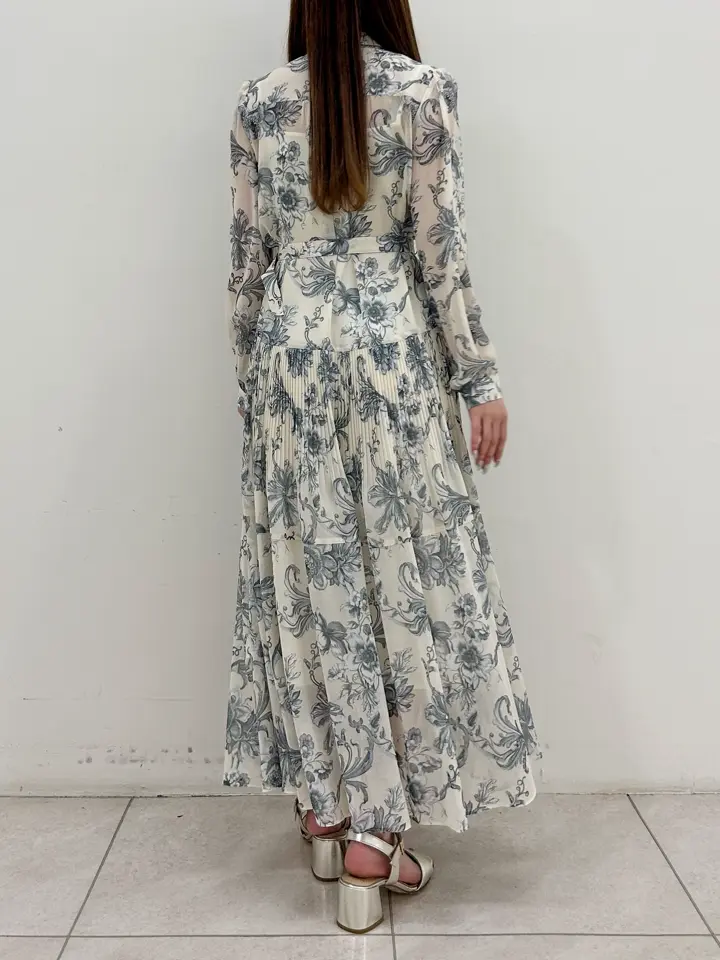 GRACE CONTINENTAL Miu Akamatsu コーディネート画像