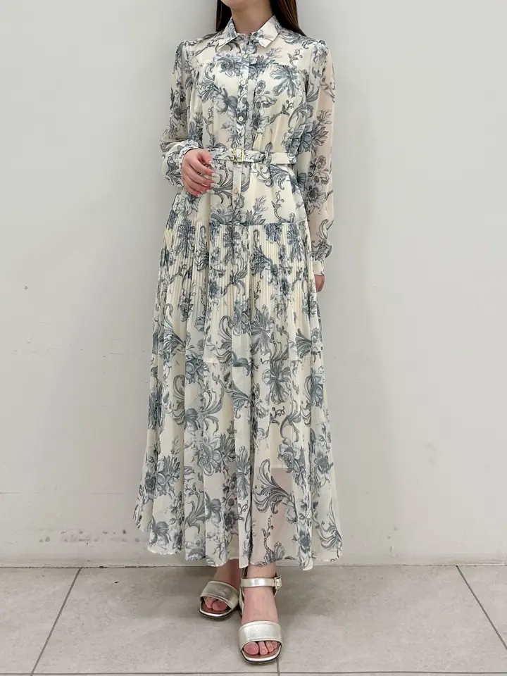 GRACE CONTINENTAL Miu Akamatsu コーディネート画像